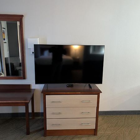 Wingate By Wyndham Chesapeake Hotell Exteriör bild