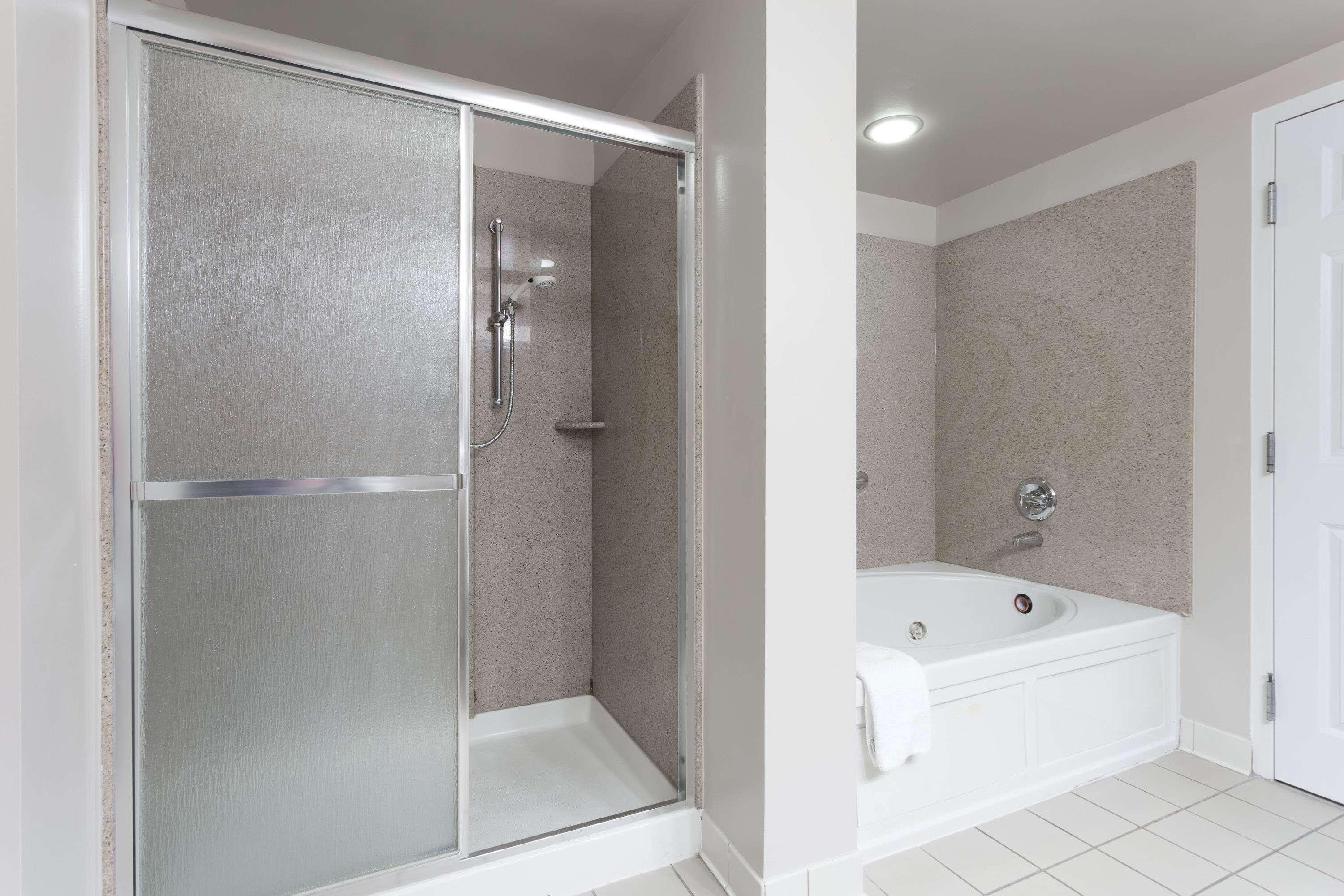 Wingate By Wyndham Chesapeake Hotell Exteriör bild
