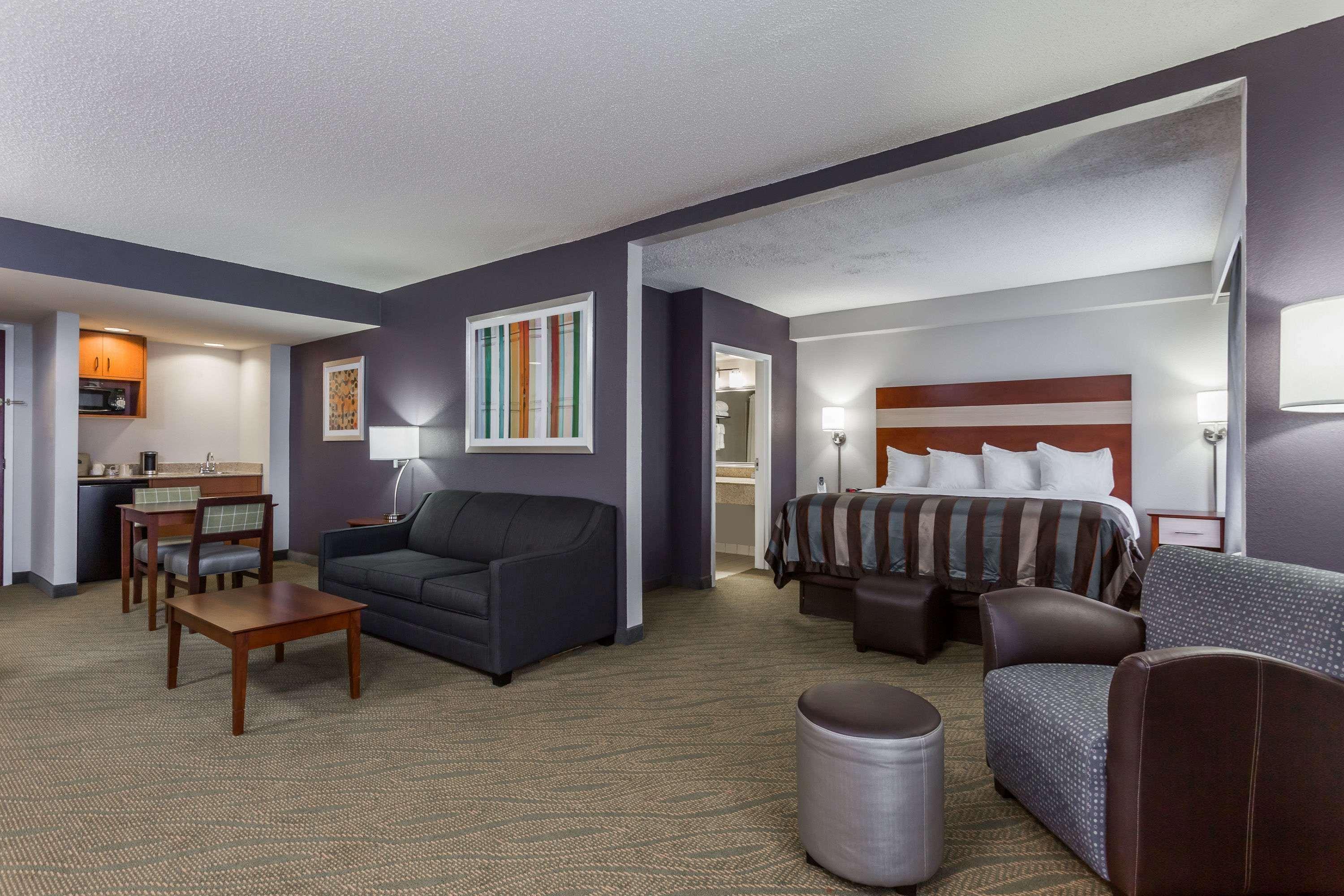 Wingate By Wyndham Chesapeake Hotell Exteriör bild