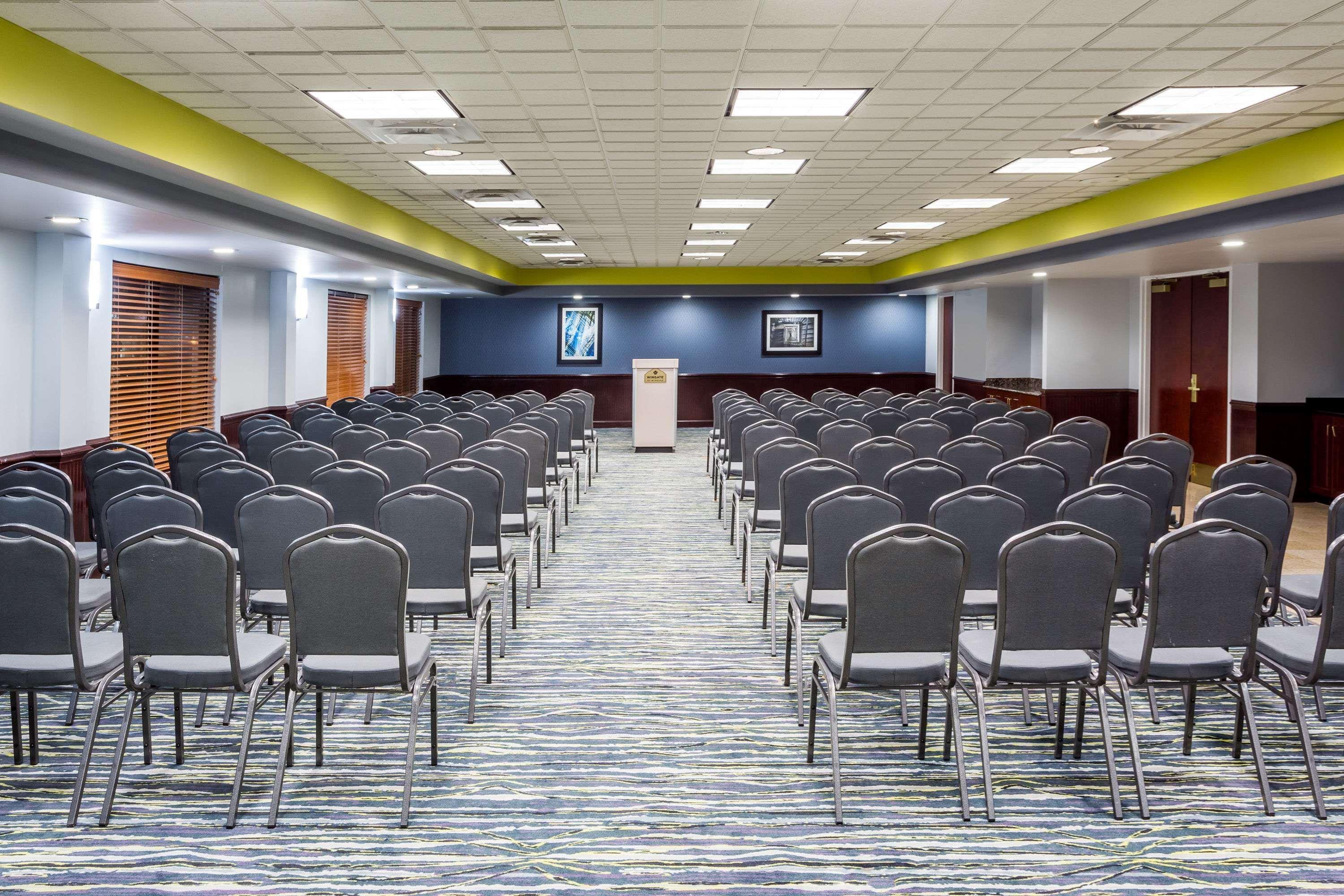 Wingate By Wyndham Chesapeake Hotell Exteriör bild