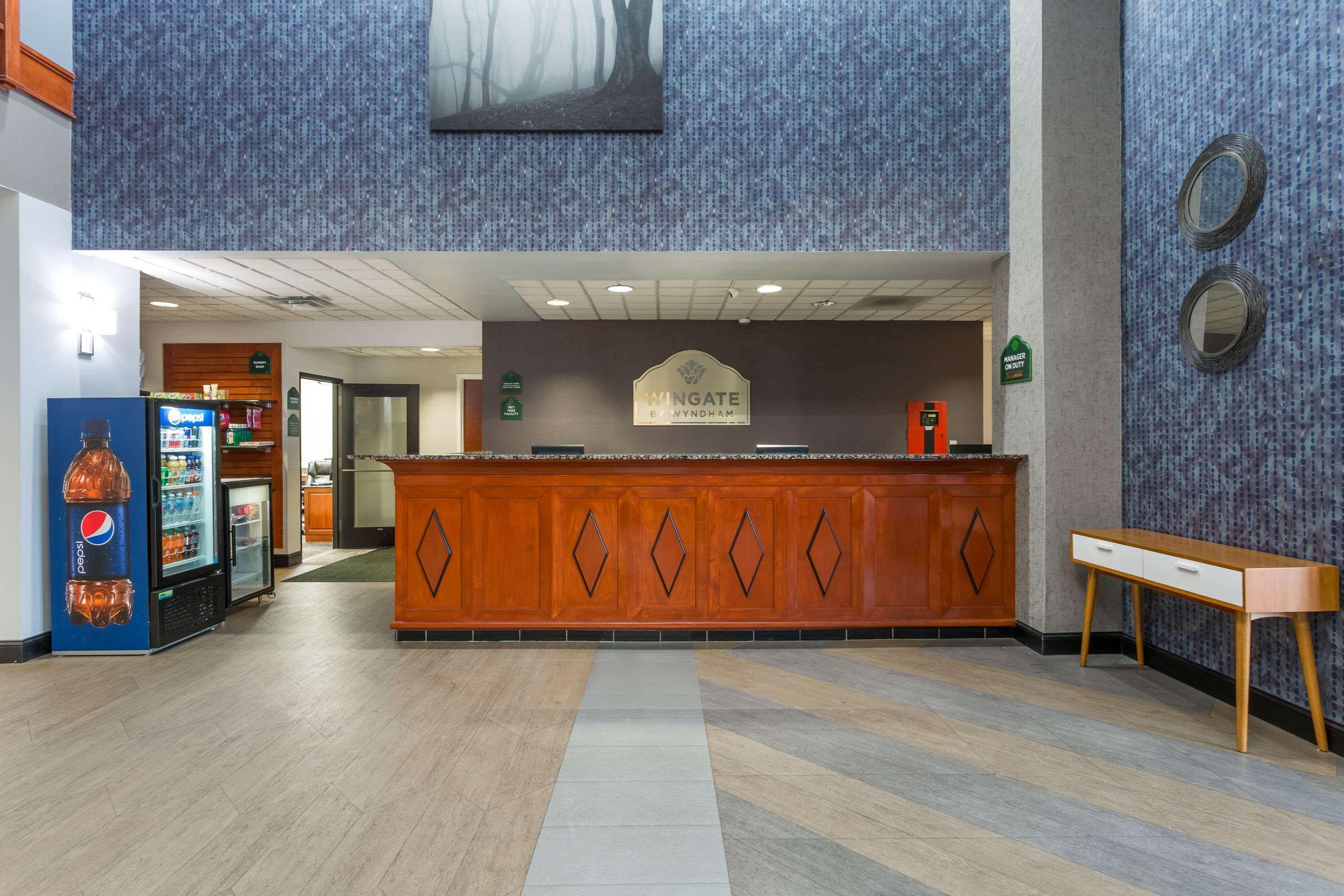 Wingate By Wyndham Chesapeake Hotell Exteriör bild