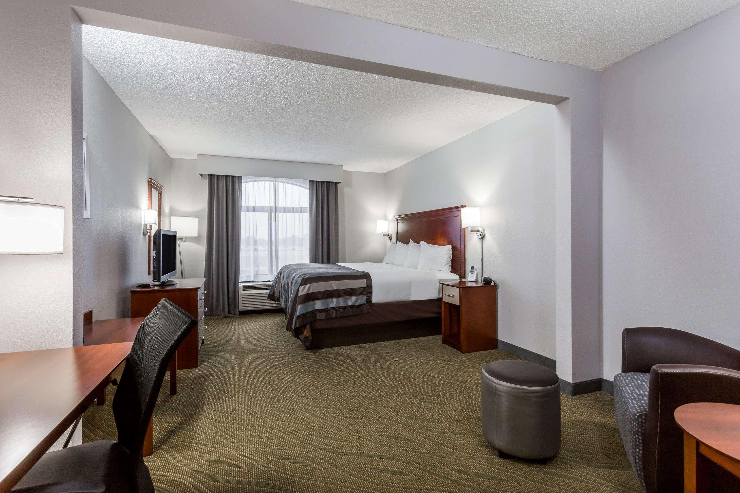 Wingate By Wyndham Chesapeake Hotell Exteriör bild