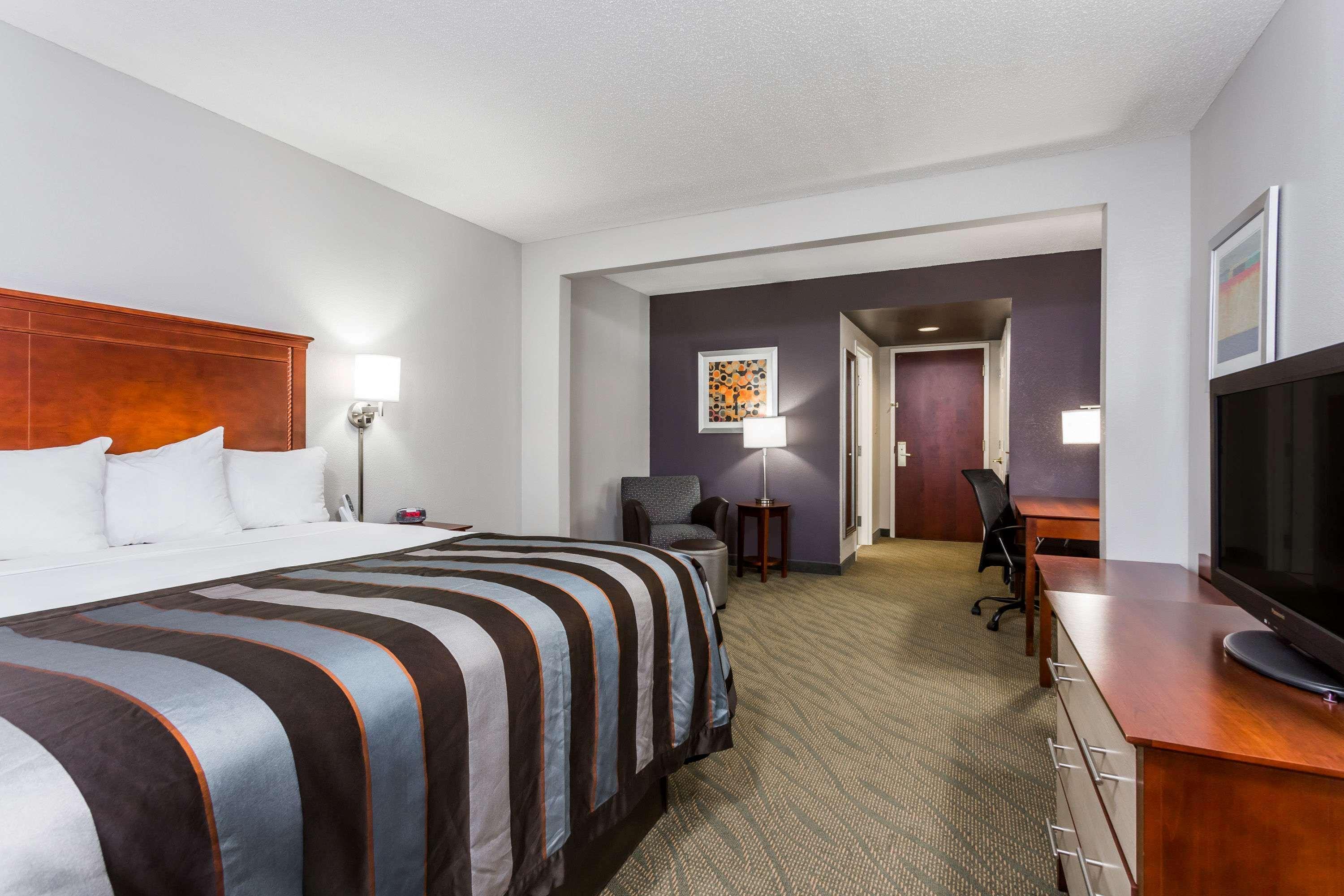 Wingate By Wyndham Chesapeake Hotell Exteriör bild