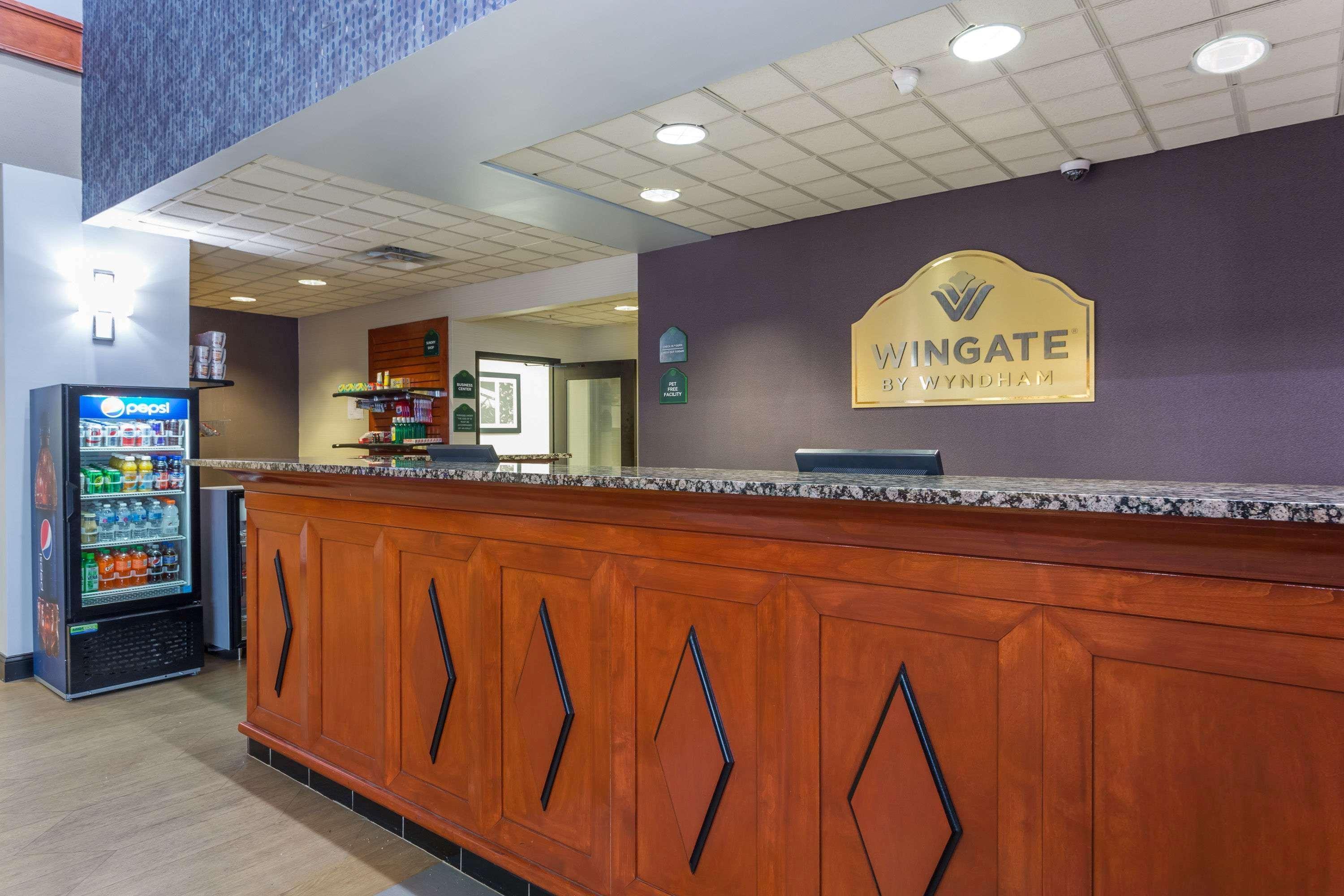 Wingate By Wyndham Chesapeake Hotell Exteriör bild