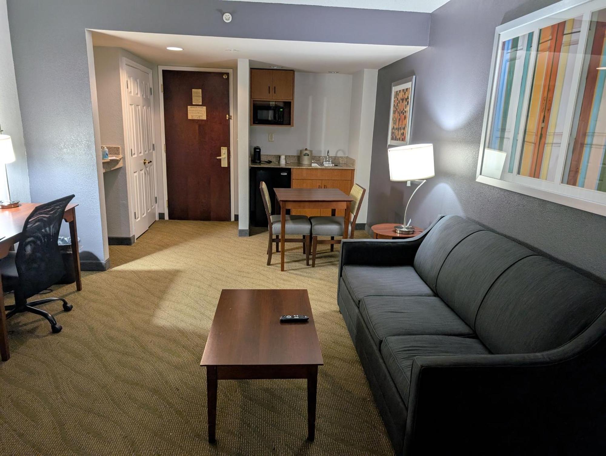 Wingate By Wyndham Chesapeake Hotell Exteriör bild