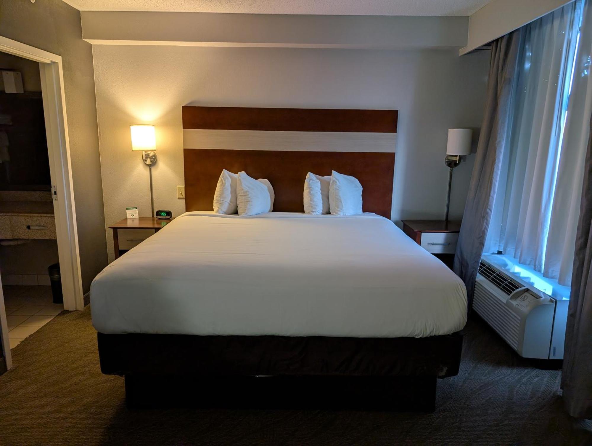 Wingate By Wyndham Chesapeake Hotell Exteriör bild