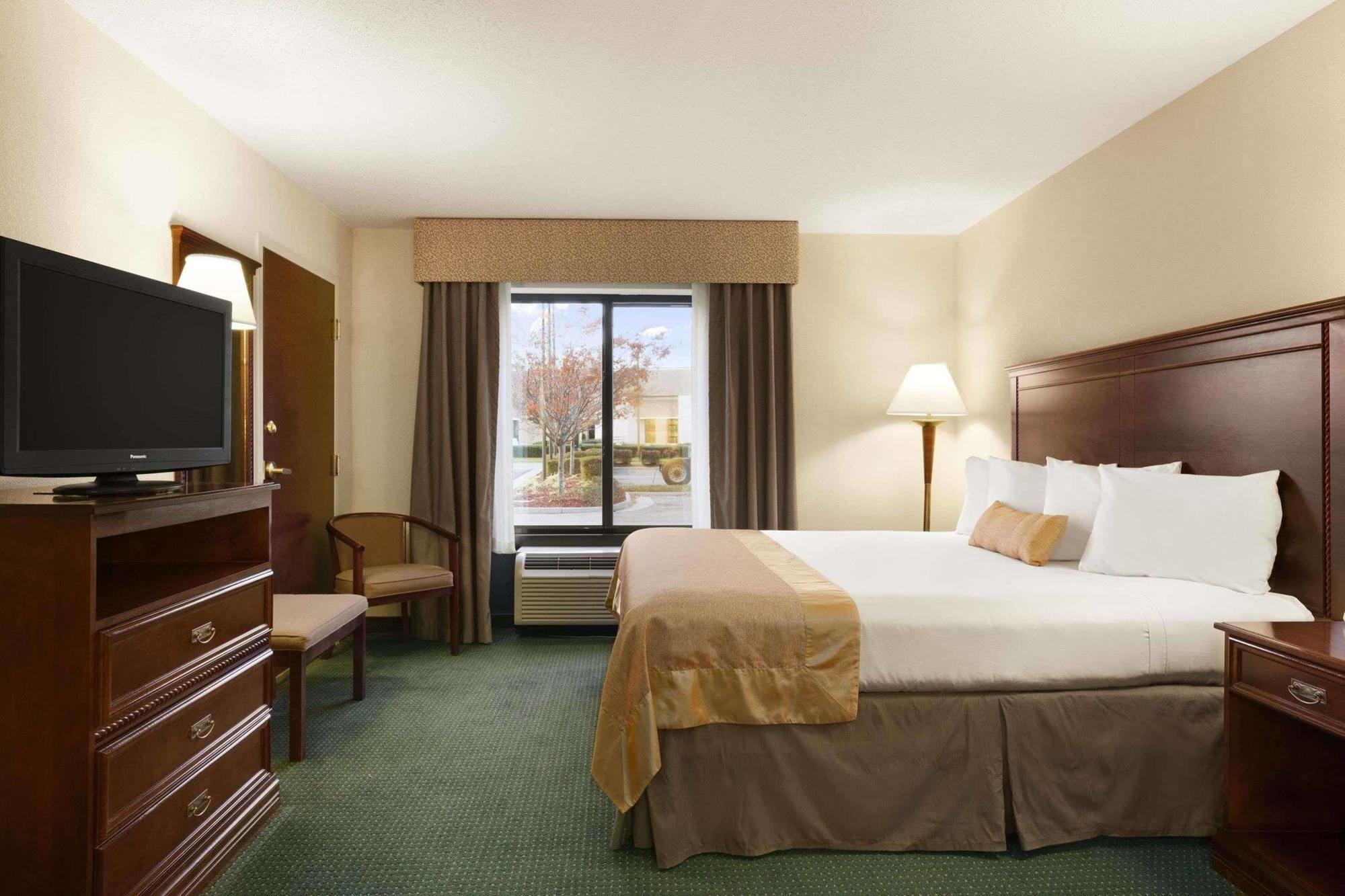 Wingate By Wyndham Chesapeake Hotell Exteriör bild