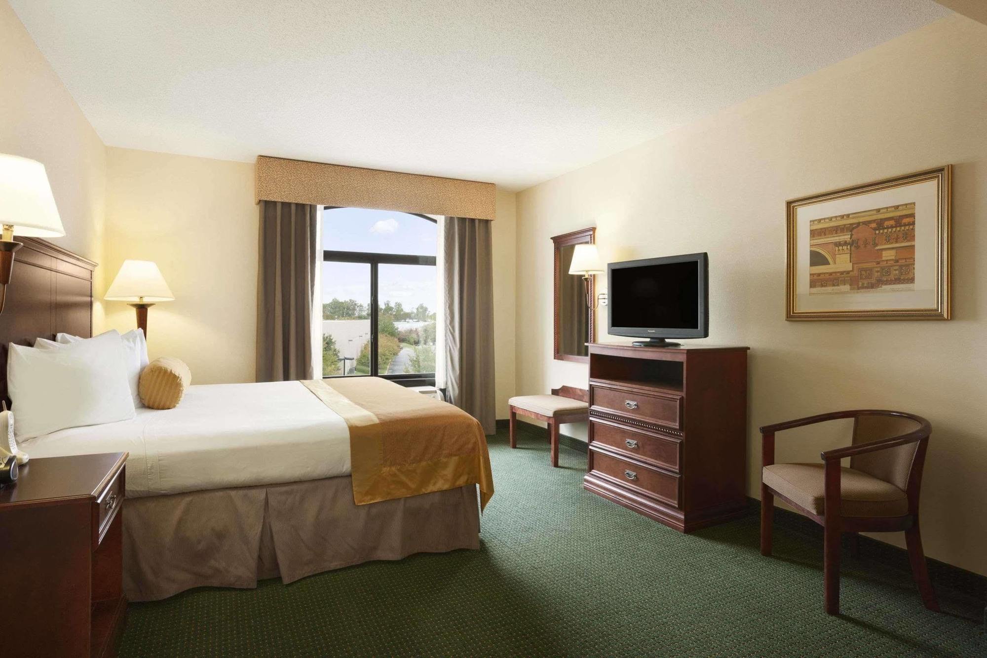 Wingate By Wyndham Chesapeake Hotell Exteriör bild