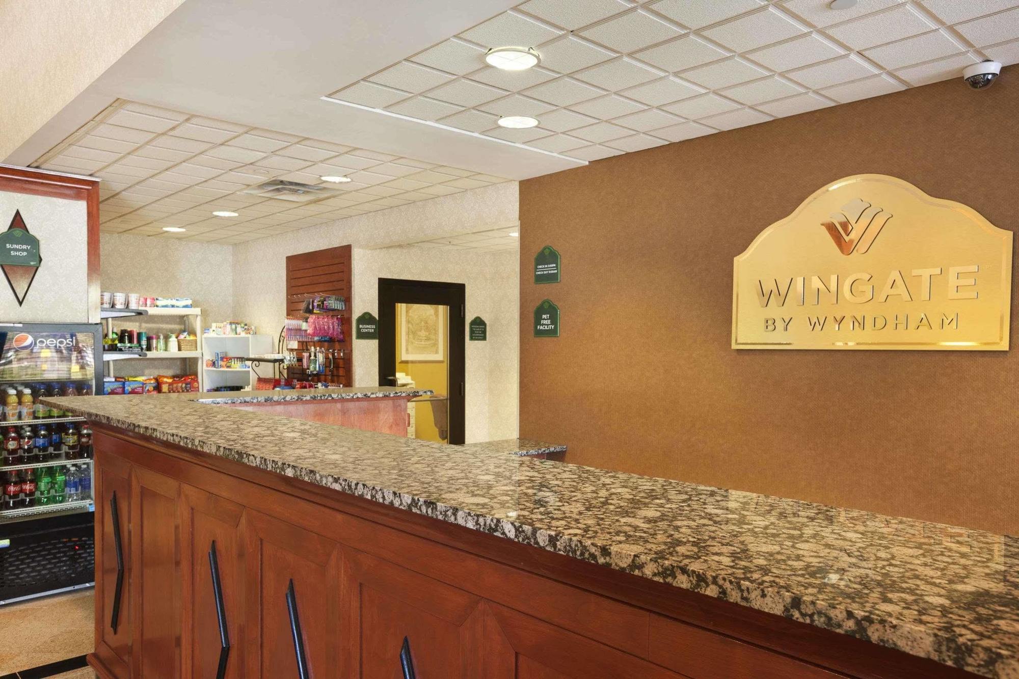 Wingate By Wyndham Chesapeake Hotell Exteriör bild