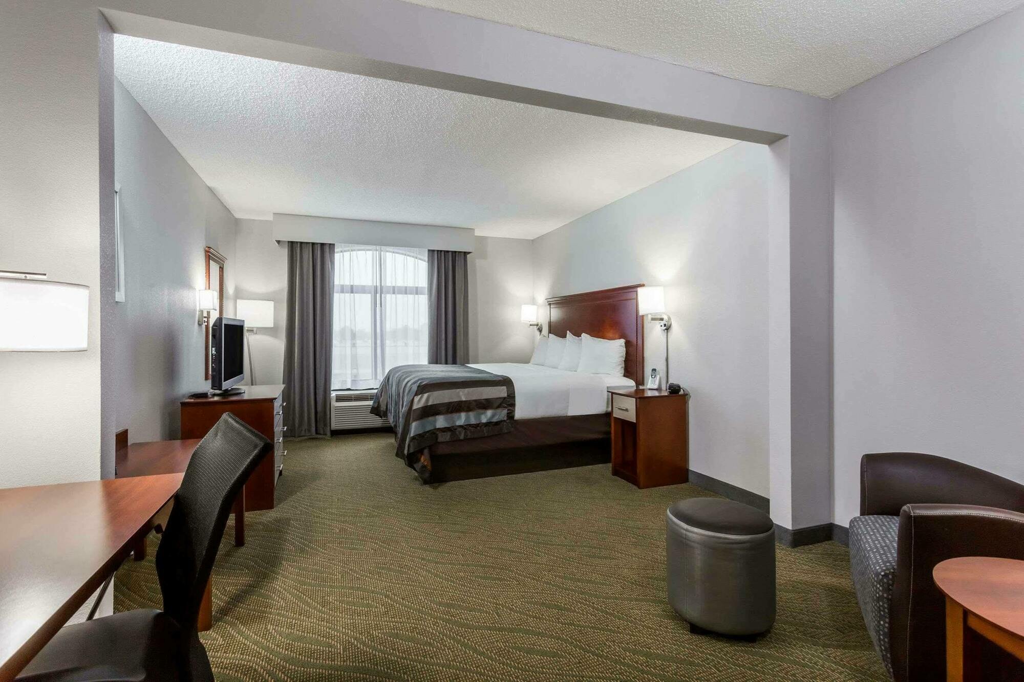 Wingate By Wyndham Chesapeake Hotell Exteriör bild